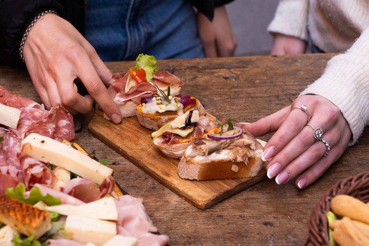 Verona Gourmet Food Tour mit Abendessen Wein und Gelato