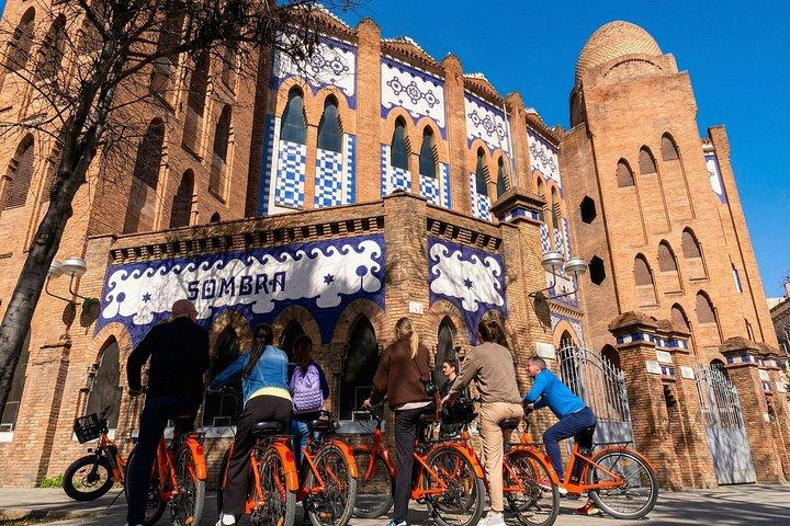 バルセロナ・ガウディ・バイク・ツアー：バイクまたはEバイクによるモダニストのハイライト