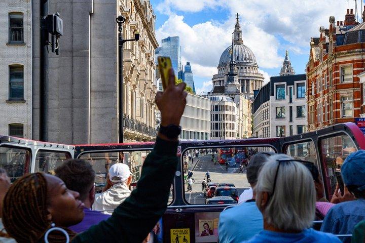 ロンドン：ビンテージオープントップバスでガイド付き観光ツアー