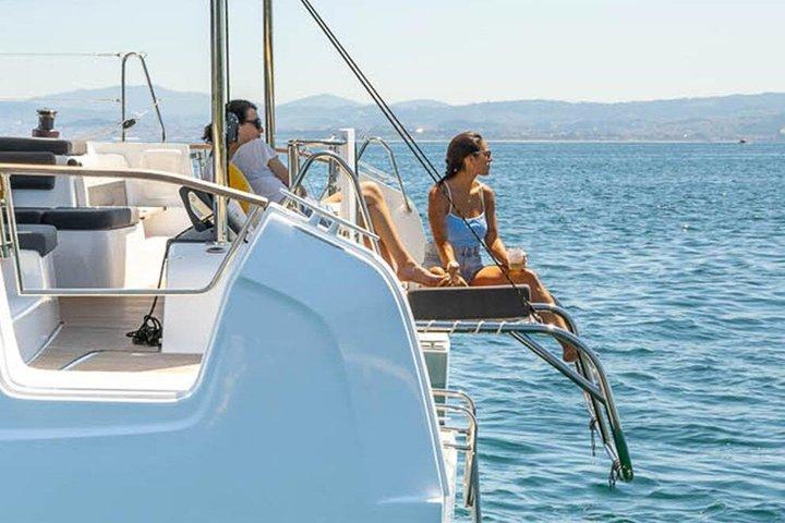 Athen Halbtages-Katamaranfahrt : Optionen für Vormittag oder Abendessen