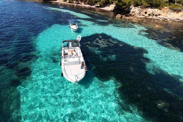 プライベートボートでレランス諸島とカンヌ湾を発見