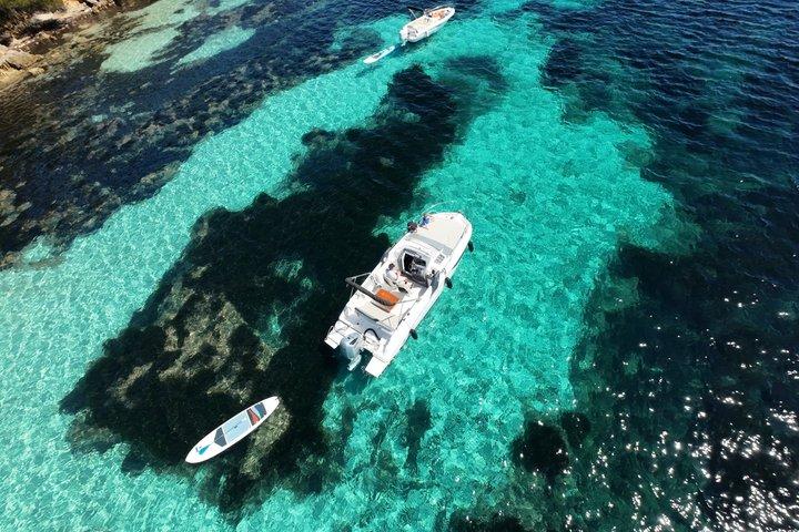プライベートボートでレランス諸島とカンヌ湾を発見
