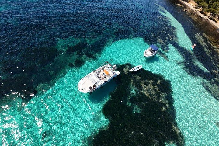 プライベートボートでレランス諸島とカンヌ湾を発見
