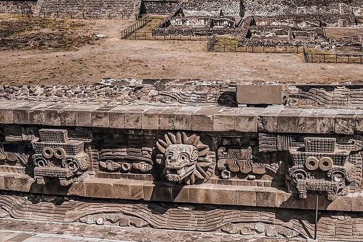 Teotihuacan, cave experience, breakfast and CDMX transportation