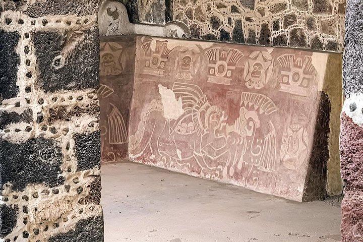 Teotihuacan, cave experience, breakfast and CDMX transportation
