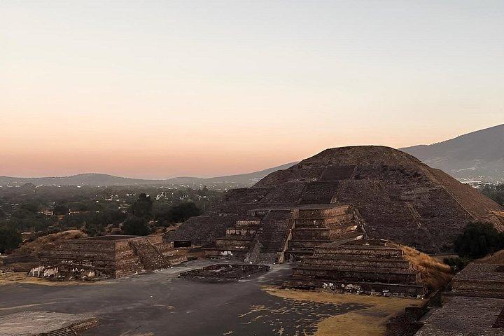 Teotihuacan, cave experience, breakfast and CDMX transportation