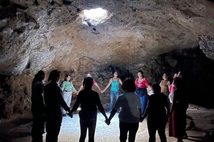 Teotihuacan, cave experience, breakfast and CDMX transportation