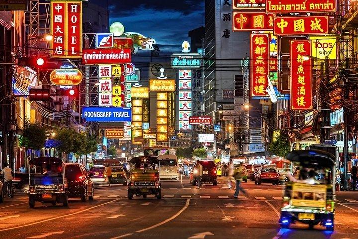 Excursão de bicicleta noturna em Bangkok - Pickup & Dinner