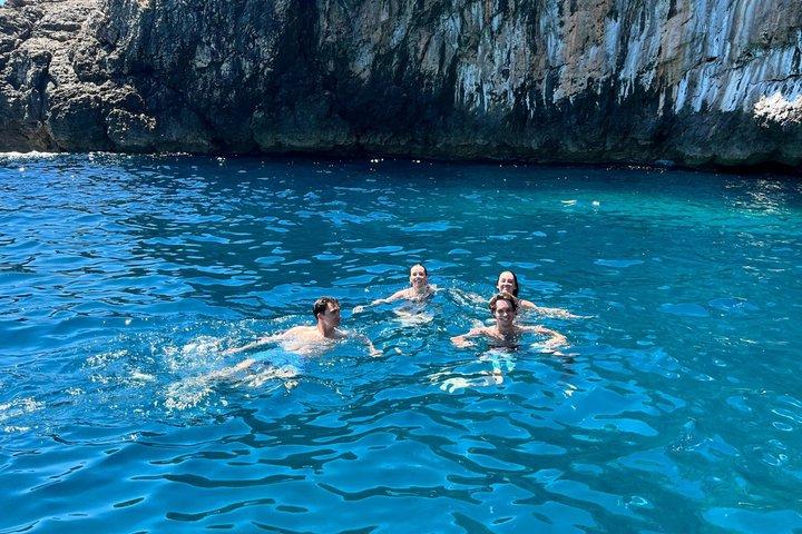 Tour en lancha rápida por la bahía de Kotor : Cueva Azul y Señora de las Rocas