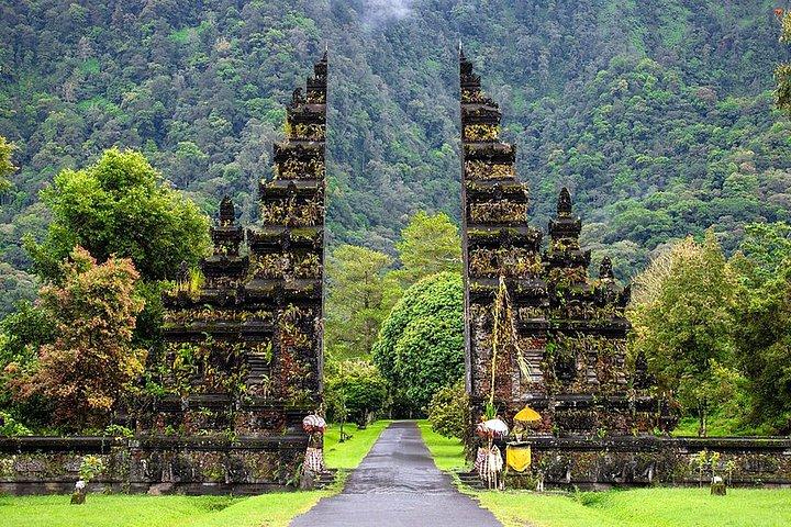 Bedugul: Ulun Danu, Handara Gate & Leke-Leke Falls Experience