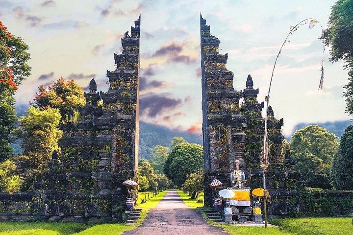 Bedugul: Ulun Danu, Handara Gate & Leke-Leke Falls Experience