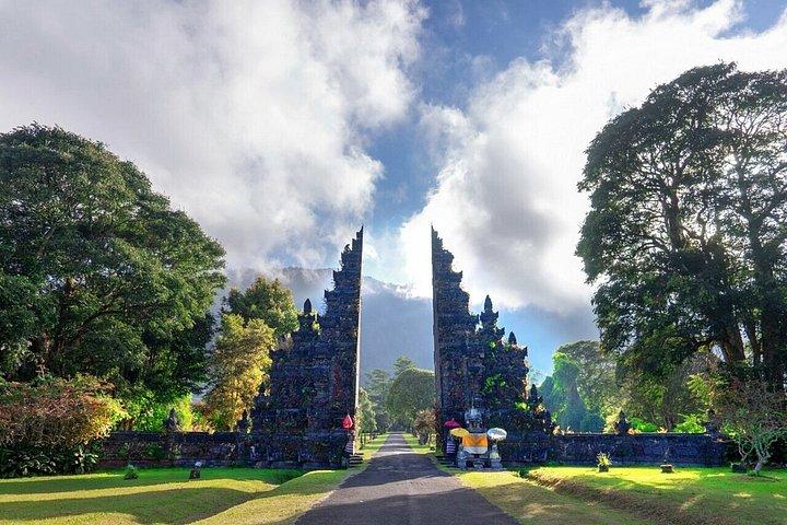Bedugul: Ulun Danu, Handara Gate & Leke-Leke Falls Experience