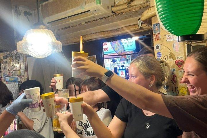 大阪人のように飲む : 難波の隠れ家バー巡り＆地元の人との出会い