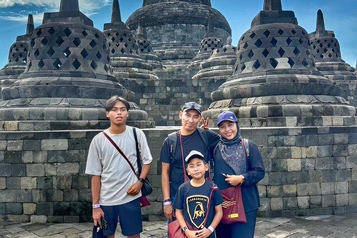 Borobudur Temple Climb Up & Prambanan Temple Tour di un'intera giornata