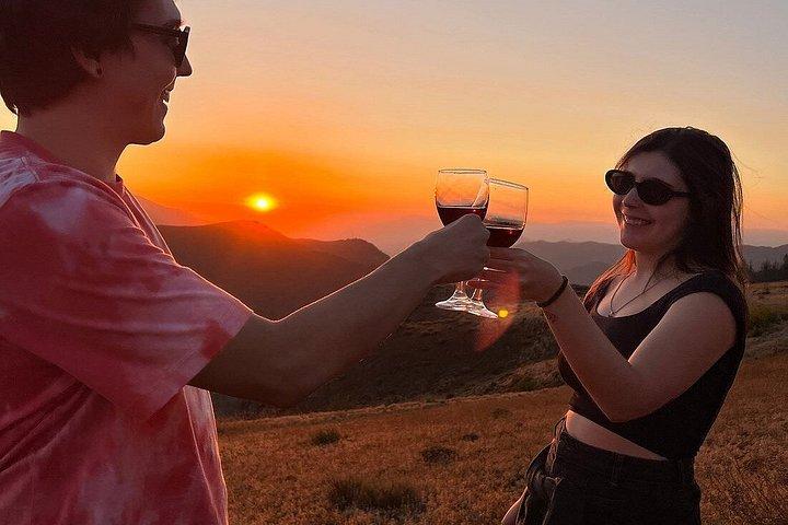 バジェ・ネバドの夕日：アンデス山脈での夕日、ワイン、そしてピクニック