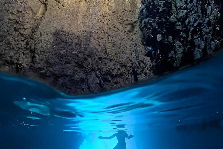 メデューリン発海賊船ツアー：青の洞窟＆ポレール（ランチ付き）