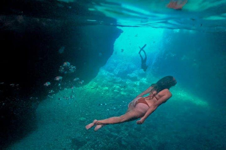 メデューリン発海賊船ツアー：青の洞窟＆ポレール（ランチ付き）