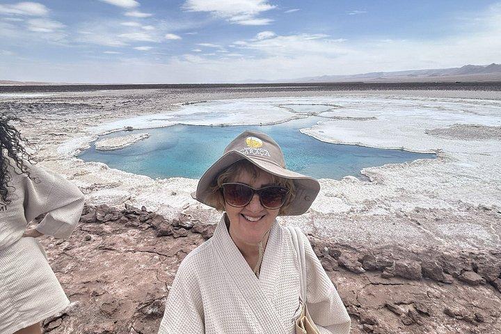 バルティナチェ潟での塩風呂：アタカマ砂漠での浮遊体験