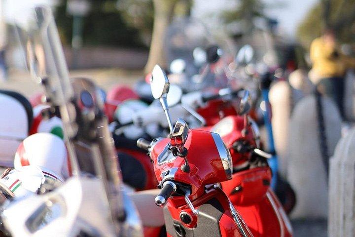 ローマ・ベスパ・シティ＆マンマミア・ボーイズによるフォトツアー