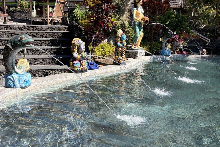 4WDジープとオプションのアクティビティーでマウントバトゥール日の出