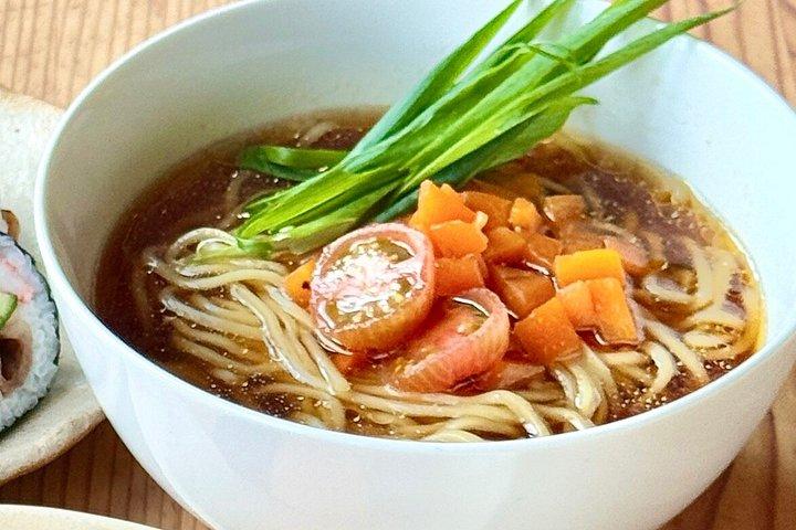 日本語ビーガンだしラーメン＆寿司＆抹茶を作る