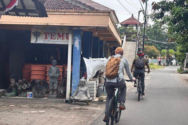ジョグジャカルタ：自転車ツアー、陶器、博物館、村々サイクリング、ランチ