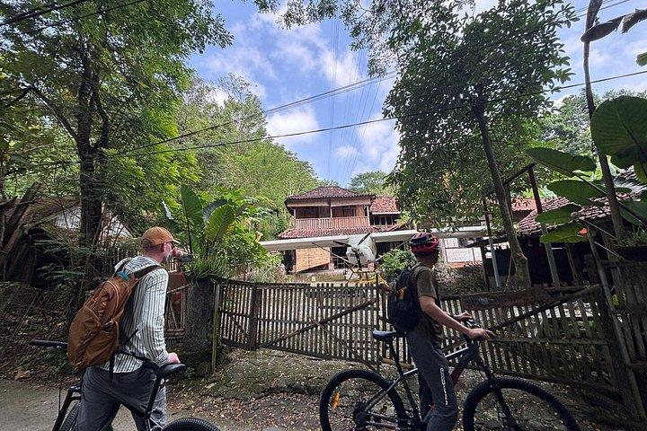 ジョグジャカルタ：自転車ツアー、陶器、博物館、村々サイクリング、ランチ