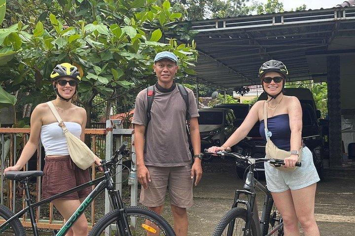 ジョグジャカルタ：自転車ツアー、陶器、博物館、村々サイクリング、ランチ