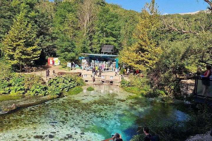 クサミルまたはサランダ : ジロカスター旧市街、ブルーアイ＆レクルシ