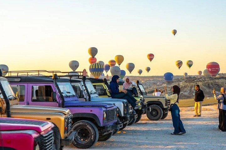 カッパドキアからの日の出と夕日の眺めジープサファリ