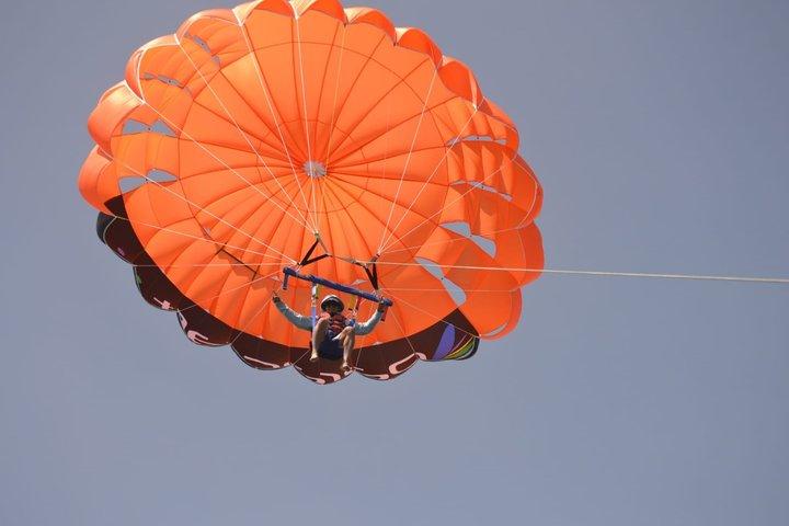 Parapendio sopra le dune di Maspalomas