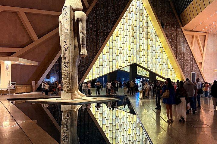 ハルガダからカイロのピラミッドとGEM博物館へのプライベート日帰りツアー