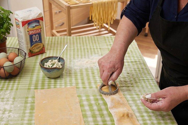 ナポリ体験料理教室：ニョッキ、ラヴィオリ、ティラミス＆ワイン