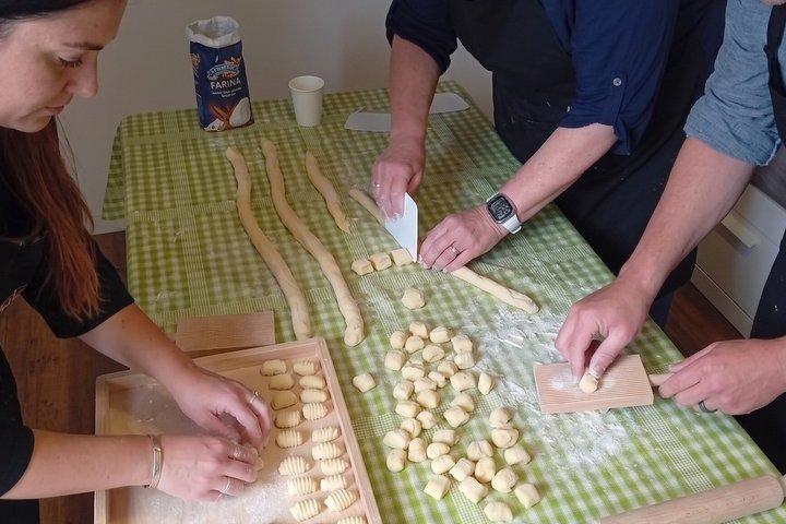 ナポリ体験料理教室：ニョッキ、ラヴィオリ、ティラミス＆ワイン