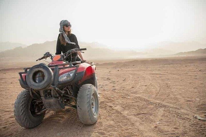 Safari de Sharm El Sheikh Sunset Quad Bike Desert con té beduino