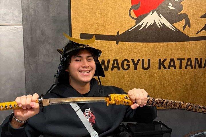 忍者ガイドと行く大阪マトリックスとローカルフードツアーへようこそ