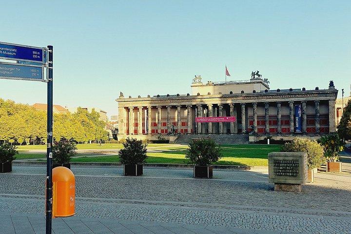 Discover through the middle with the rickshaw