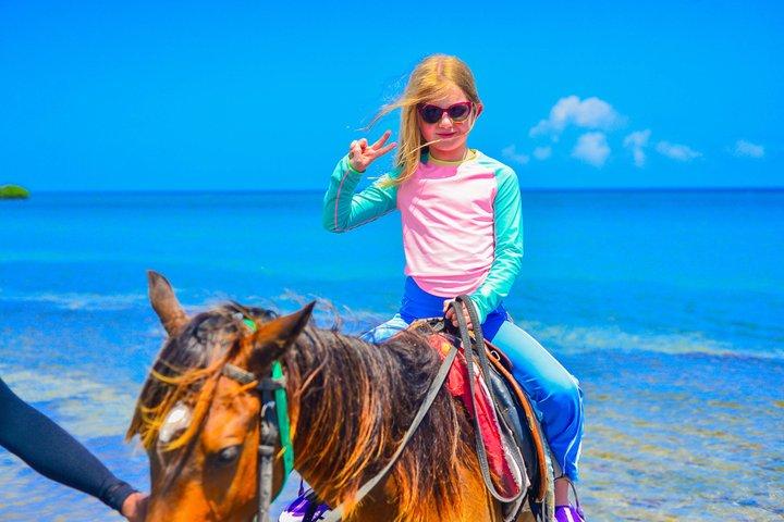 オーチョ リオスでの ATV、バンブーラフティング、乗馬体験