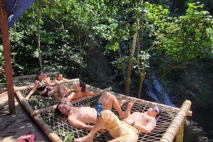 ミンカ：エコハイキング、コーヒー農園、カカオ、自然の滝