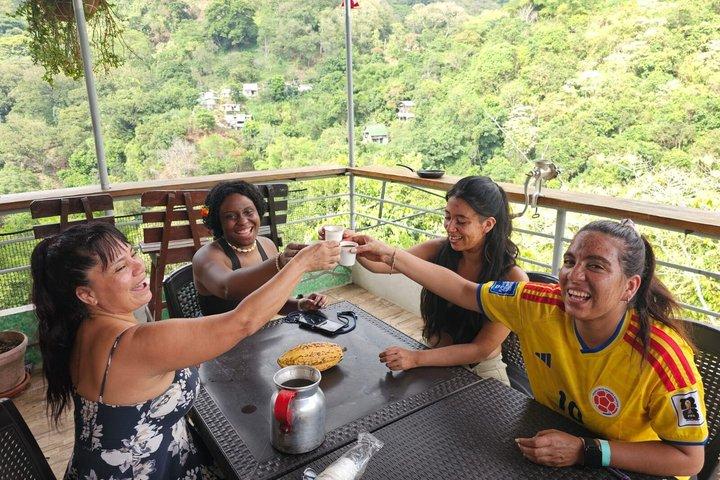 ミンカ：エコハイキング、コーヒー農園、カカオ、自然の滝