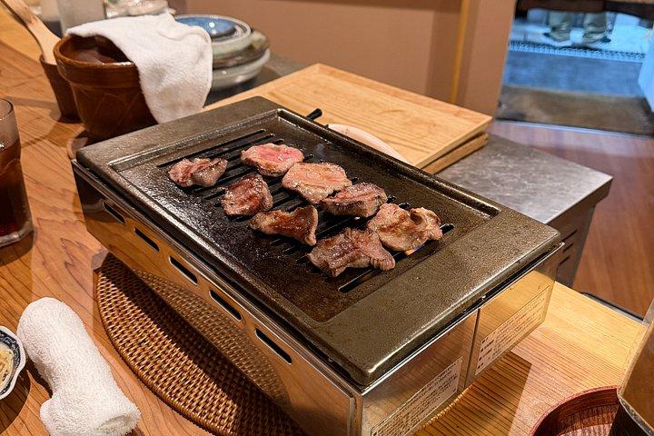 忍者ガイドと行く大阪マトリックスとローカルフードツアーへようこそ