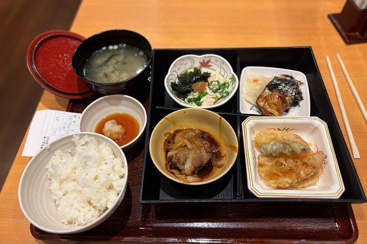忍者ガイドと行く大阪マトリックスとローカルフードツアーへようこそ