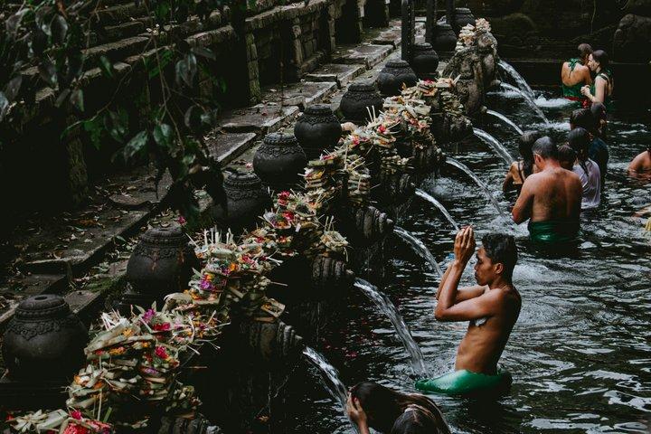 Esperienza di purificazione alla Fonte Sacra di Ubud al Tempio di Mengening