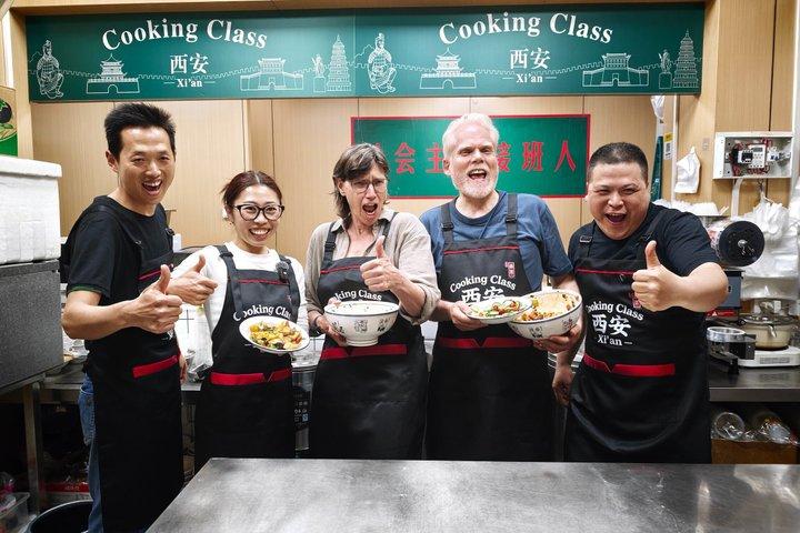 Xi’an Biangbiang Classe de culinária de nozes com anfitrião local