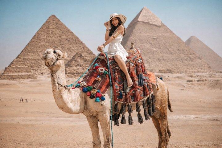 Excursión de un día a GEM y las pirámides de Guiza en autobús desde Sharm El Sheikh