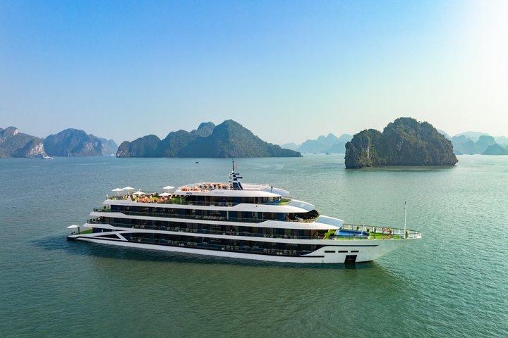Hanoi : 2 - Day Luxury Cruise Lan Ha Bay med balkon