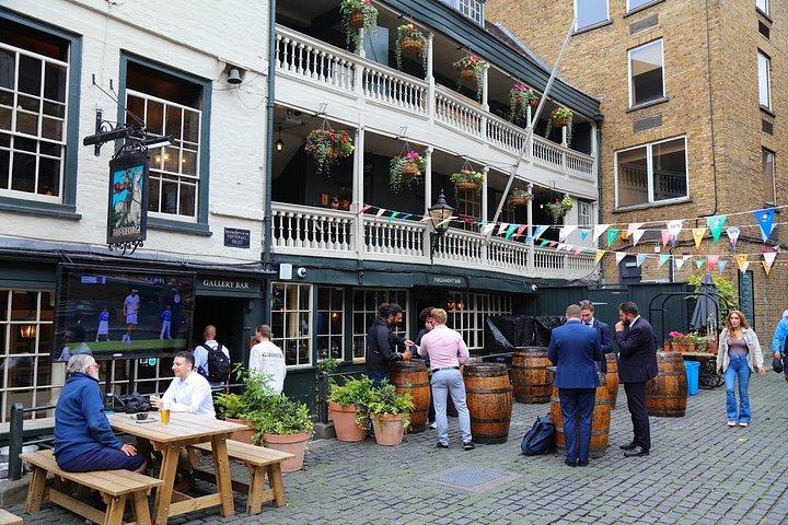 ロンドンプライベート全日ツアー：ロンドン塔チケット＆パブランチ
