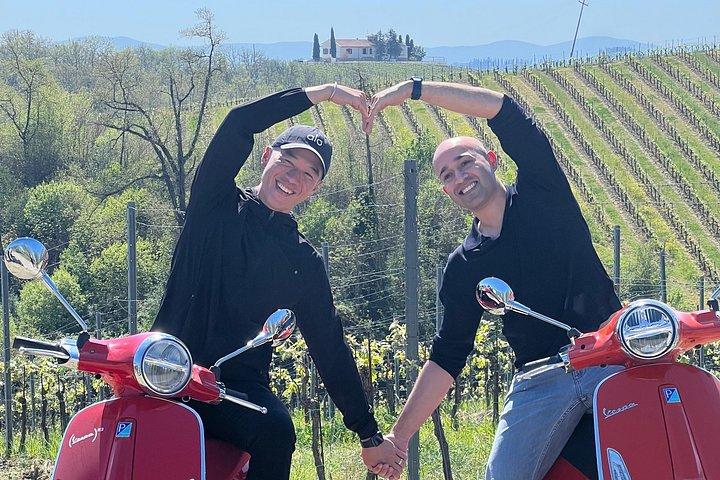 トスカーナ・ベスパ＆ワインツアー、昼食、中世の村、ワインテイスティング