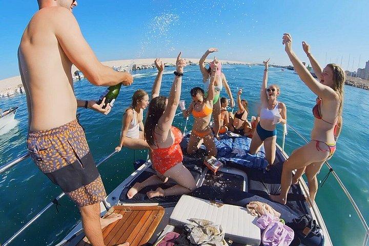 軽食と飲み物付きのフエンヒローラ周辺プライベートヨットツアー