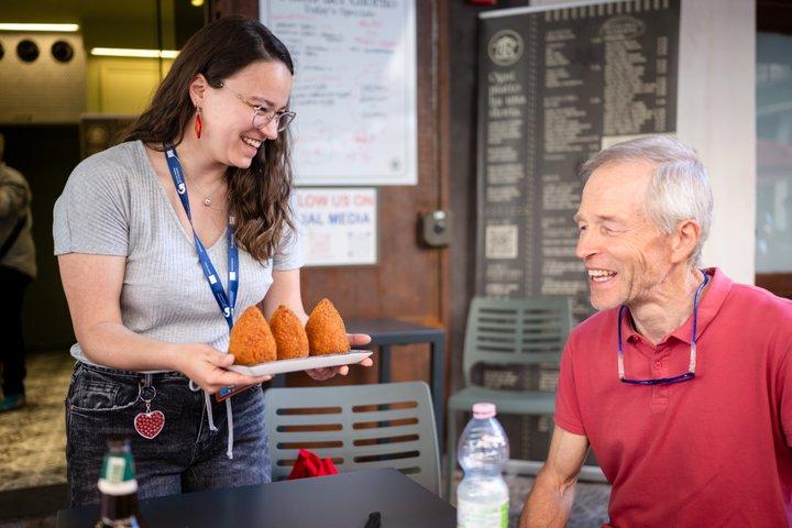 Catane Street Food & Market Tour + grotte de lave (tout compris)